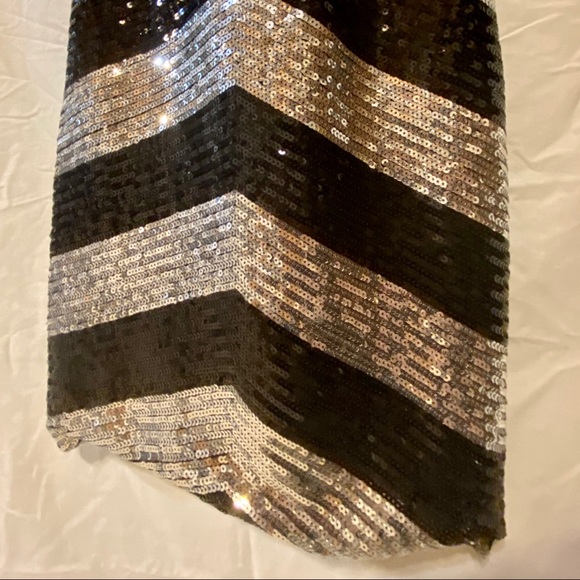 2/20 EUC Sequin Bodycon Stretchy Shiny Chevron Striped Mini Dress Sparkly NYE - Picture 5 of 12